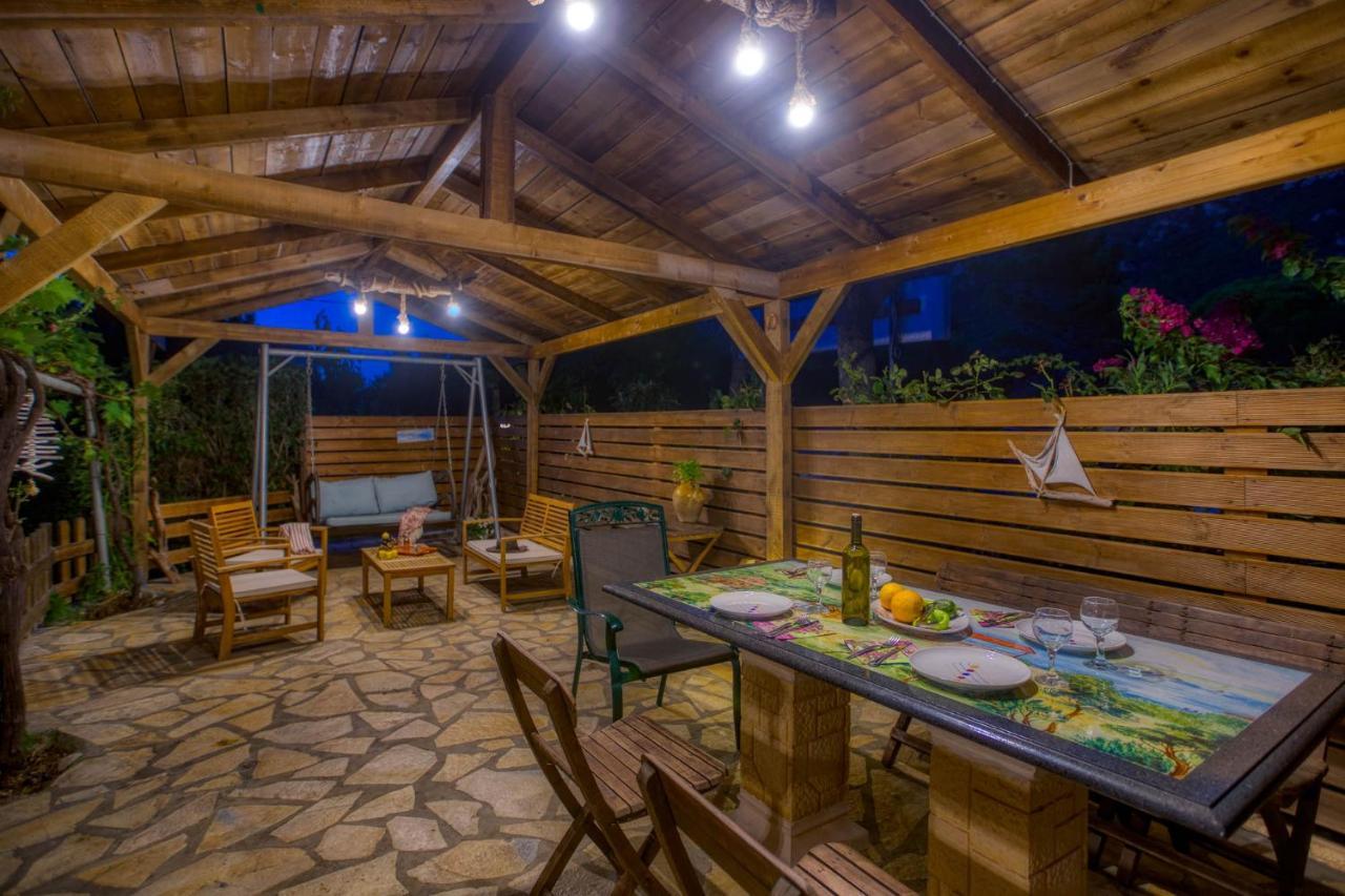 Christinas Lofts Apartment Ágios Matthaíos Екстериор снимка