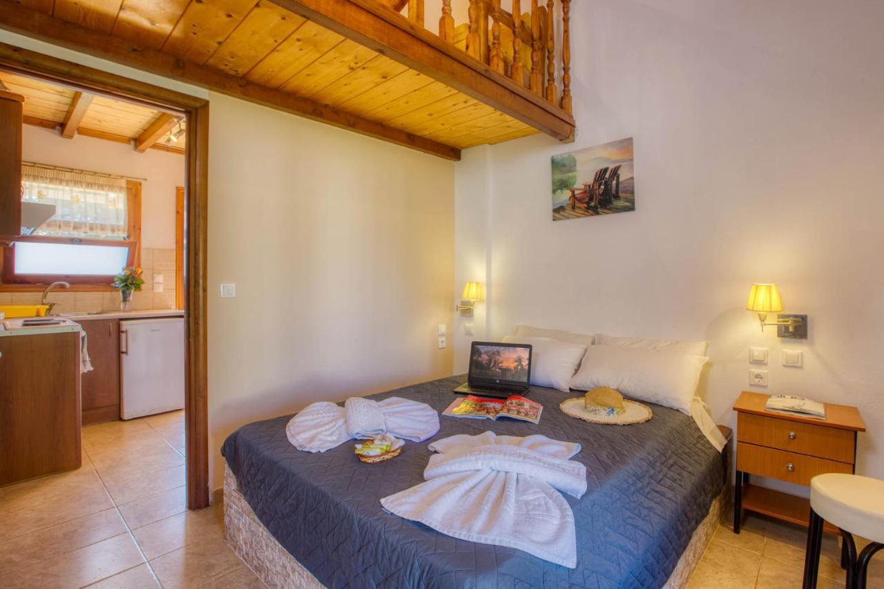 Christinas Lofts Apartment Ágios Matthaíos Екстериор снимка